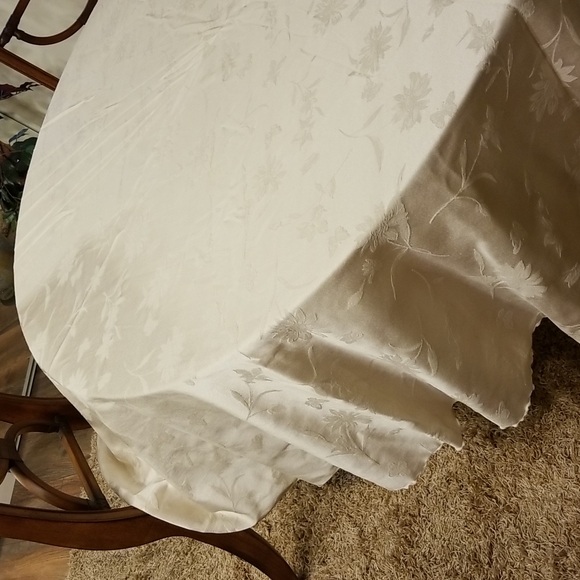 Satin Brocade Tablecloth - Picture 3 of 10